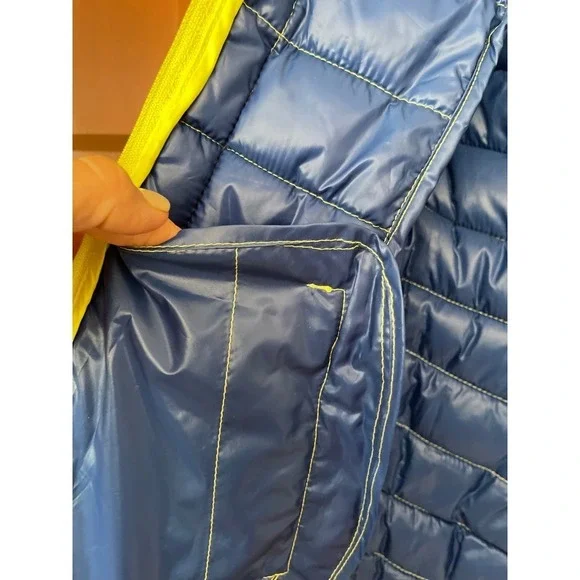 SELA PACKABLE PUFFER VEST SMALL - Picture 5 of 5